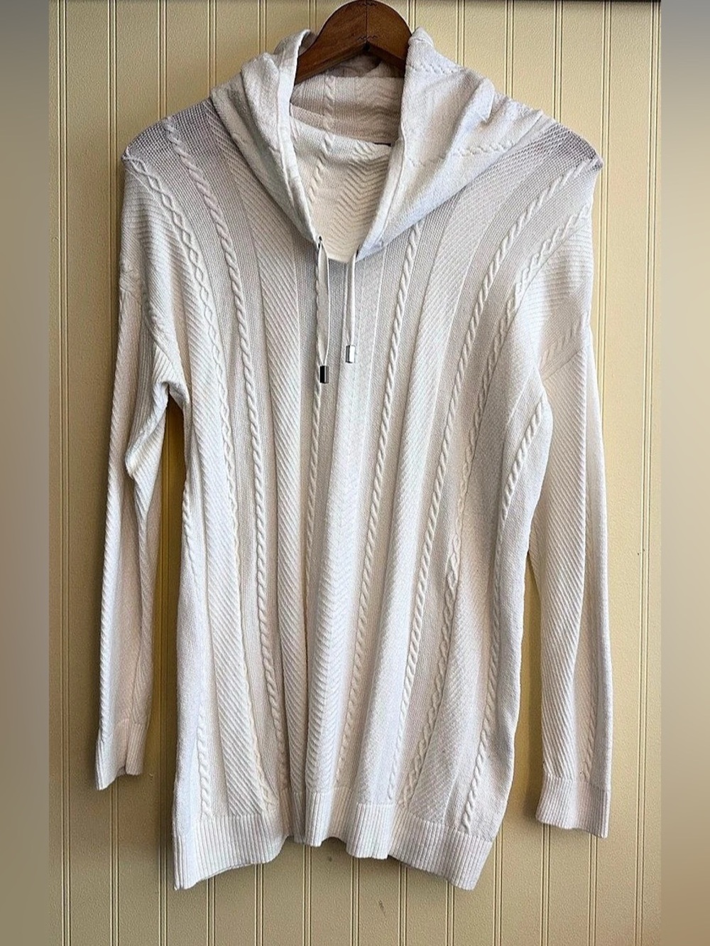 Chico's Zenergy Cable Knit Cowl Neck Sweater Cream Color size 1 Like New